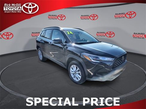 Used 2024 Toyota Corolla Cross LE image 2