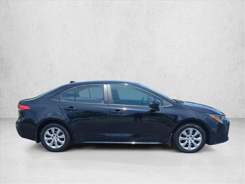 Used 2025 Toyota Corolla LE FWD image 4