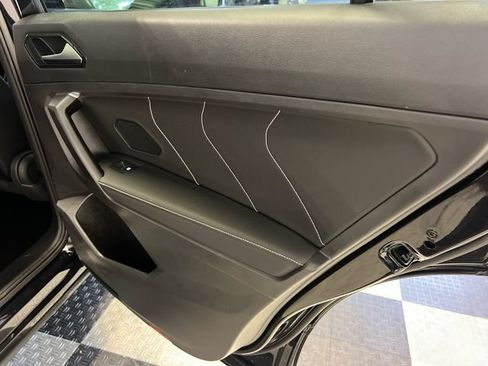 Used 2022 Volkswagen Tiguan SE FWD image 12
