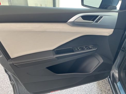 New 2026 Volkswagen Taos SE image 12