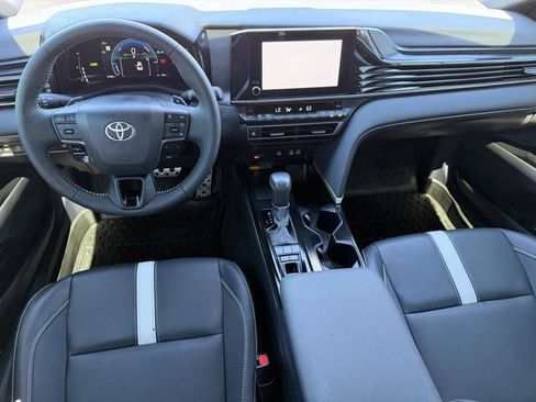 Used 2025 Toyota Camry SE w/ Convenience Package image 19