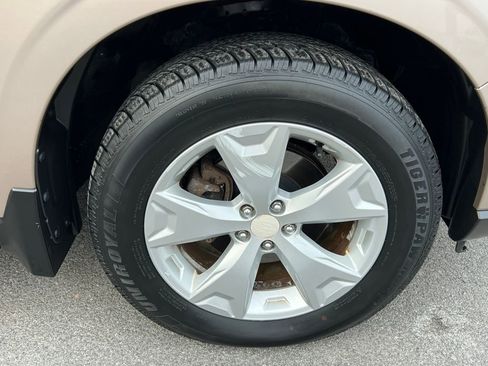 Used 2015 Subaru Forester 2.5i w/ Alloy Wheel Package image 12