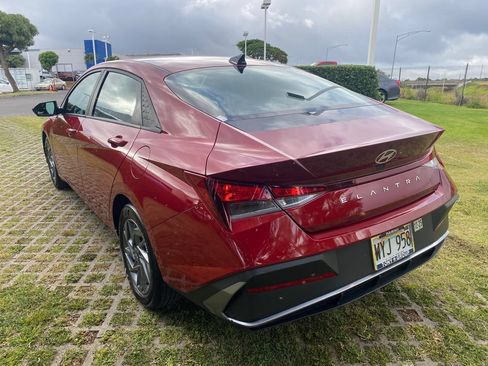 Certified 2024 Hyundai Elantra SEL FWD image 5