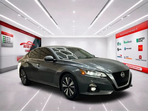 Used 2019 Nissan Altima 2.5 SV FWD image 2