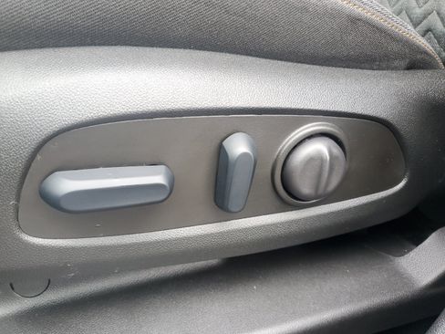 Used 2024 Chevrolet Equinox LT FWD image 17