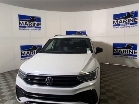 Used 2023 Volkswagen Tiguan SE R-Line image 5