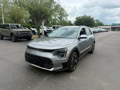 Used 2025 Kia Niro Wave w/ Wave Preserve Package FWD image 1