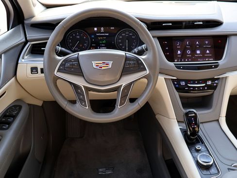 Used 2024 Cadillac XT5 Premium Luxury w/ Technology Package FWD image 16