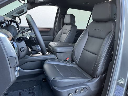 Used 2025 GMC Yukon XL Denali RWD image 2