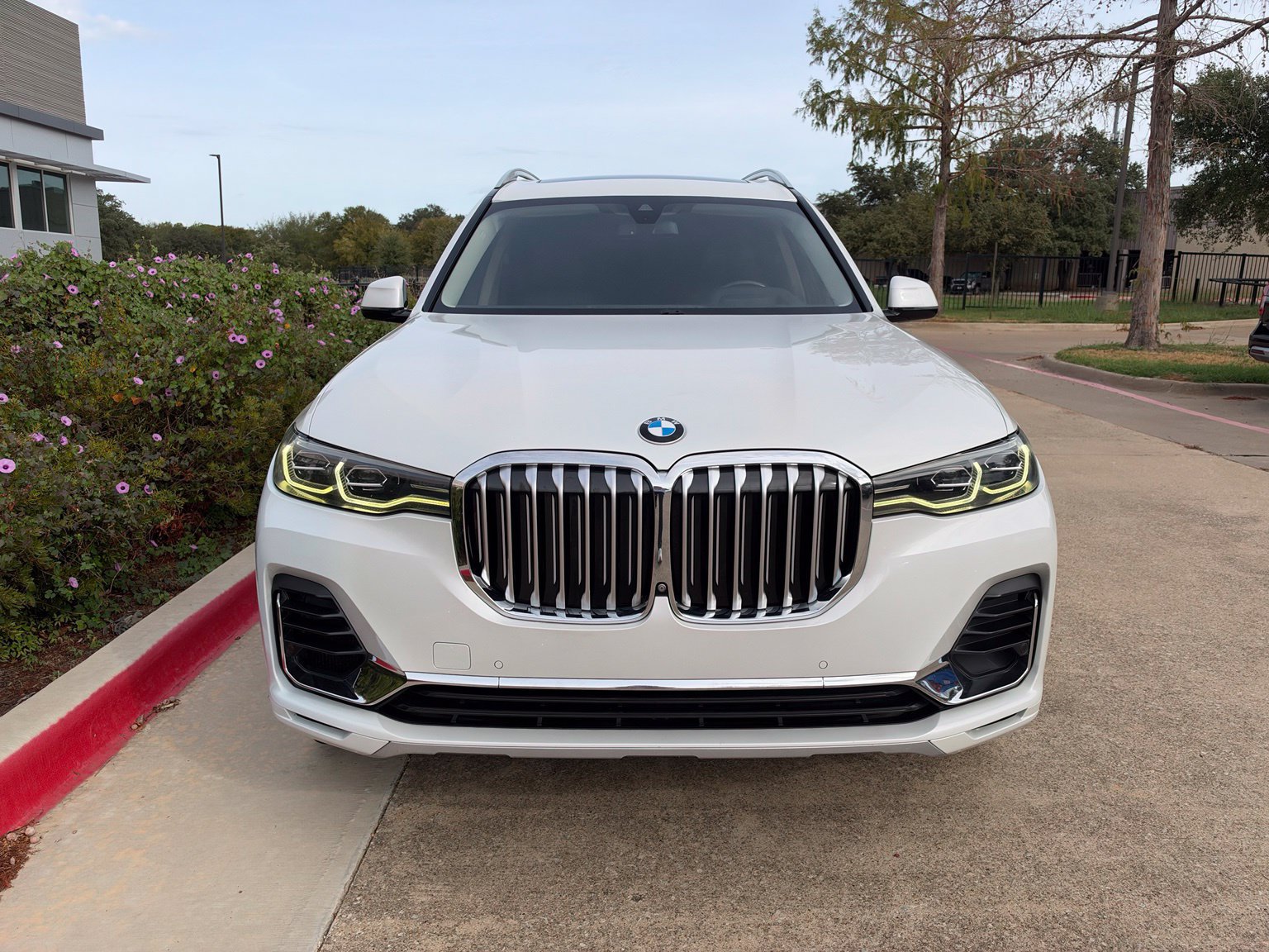 Used 2020 BMW X7 xDrive40i w/ Premium Package AWD/4WD image 2
