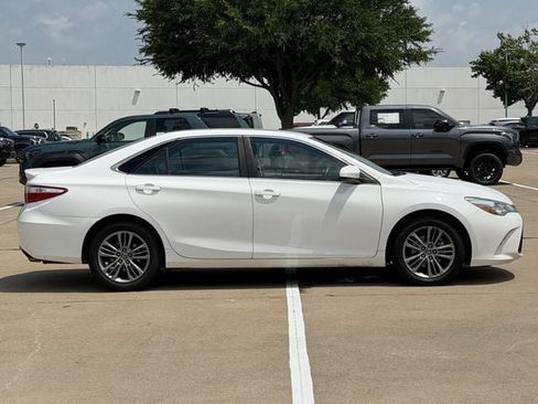 Used 2015 Toyota Camry SE FWD image 3