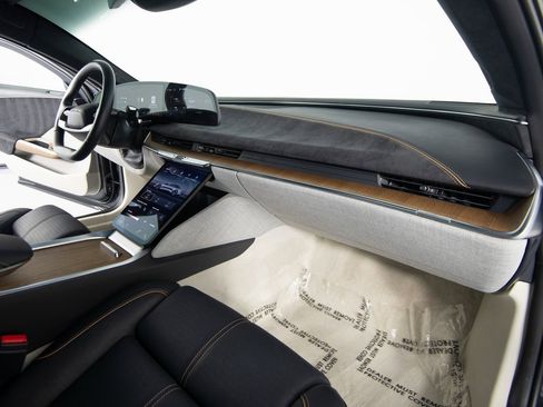 Used 2022 Lucid Air Grand Touring image 24