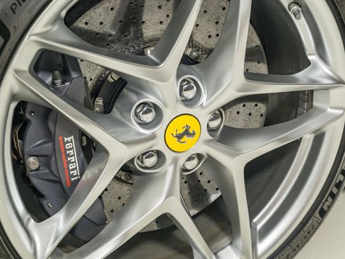 Certified 2022 Ferrari Roma RWD image 32