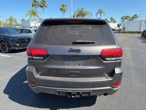 Used 2019 Jeep Grand Cherokee Altitude RWD image 6