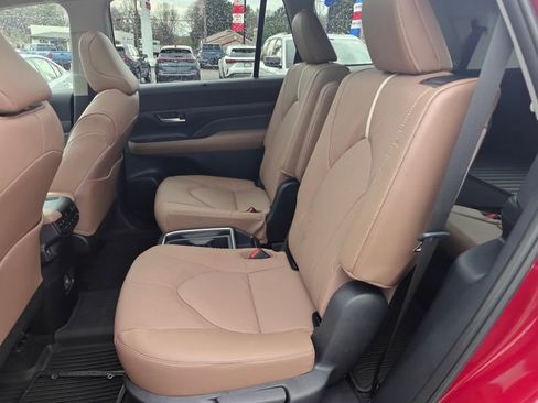Used 2026 Toyota Grand Highlander Platinum image 12