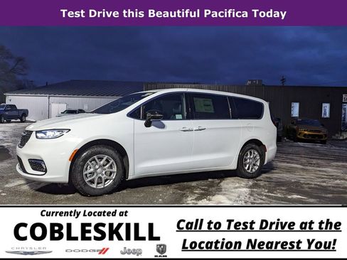 New 2026 Chrysler Pacifica Select image 4