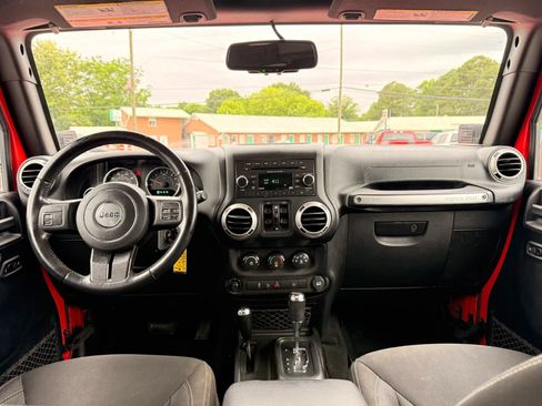 Used 2018 Jeep Wrangler Unlimited Sahara AWD/4WD image 16
