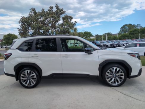 Used 2025 Subaru Forester Touring AWD/4WD image 11