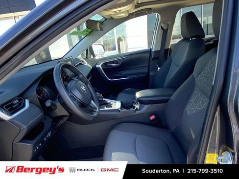 Used 2021 Toyota RAV4 XLE image 22