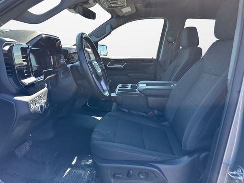 Used 2024 GMC Sierra 1500 SLE w/ Preferred Package image 9