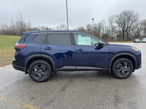 New 2026 Nissan Rogue SV image 4
