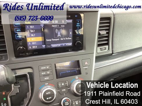 Used 2016 Toyota Sienna SE w/ SE Preferred Package FWD image 19