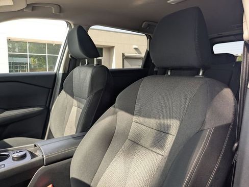 Used 2025 Nissan Rogue SV AWD/4WD image 14