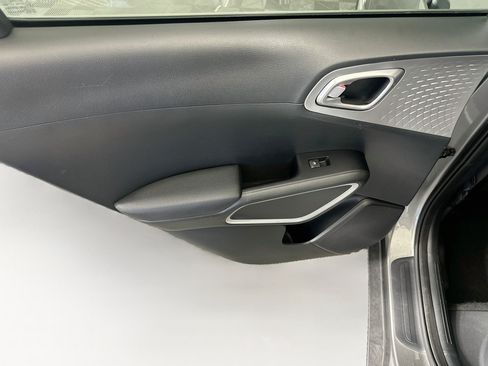Used 2025 Kia Soul LX w/ LX Technology Package FWD image 25