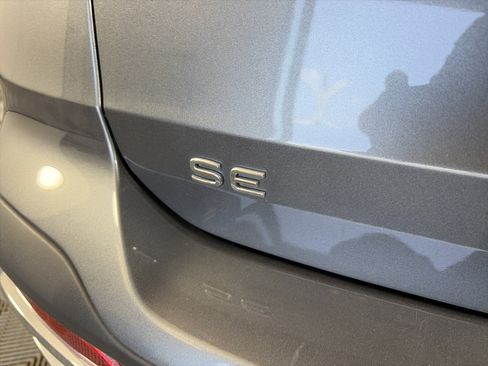 Used 2022 Volkswagen Taos SE FWD image 16