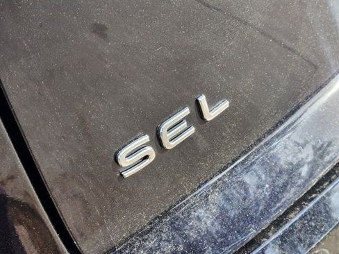 Used 2024 Volkswagen Atlas Cross Sport SEL R-Line image 9