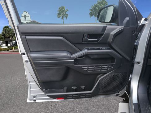 Used 2025 Toyota Tacoma SR image 15