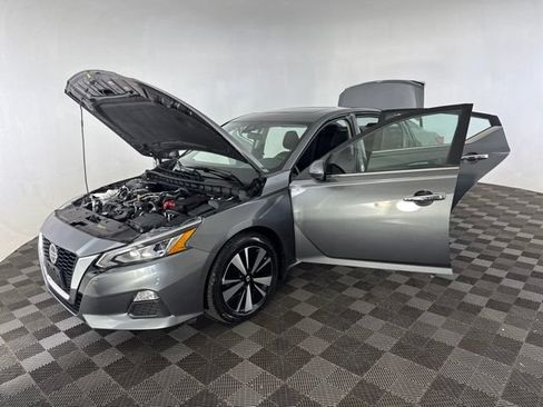 Certified 2021 Nissan Altima 2.5 SV w/ SV Premium Package AWD/4WD image 10