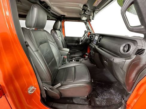Used 2023 Jeep Wrangler Unlimited Sahara w/ Cold Weather Group AWD/4WD image 29