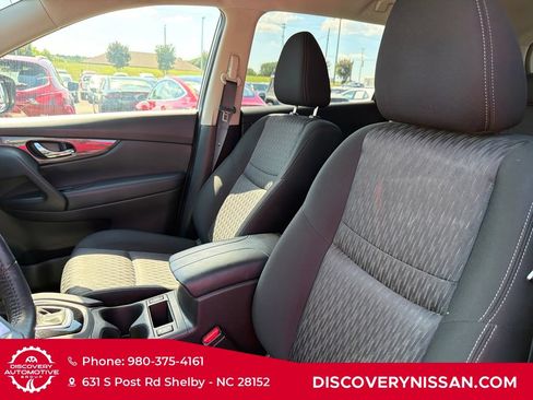 Used 2019 Nissan Rogue SV w/ Premium Package FWD image 13