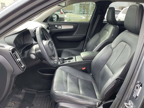 Used 2019 Volvo XC40 T5 Momentum image 8