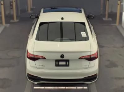 Used 2024 Volkswagen Jetta SE w/ Panoramic Sunroof Package FWD image 4