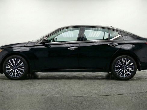 Used 2025 Nissan Altima 2.5 SV image 5