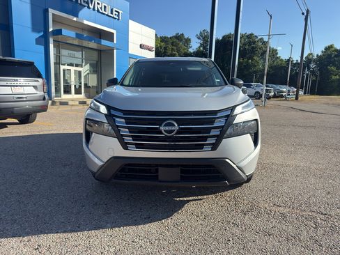 Used 2024 Nissan Rogue S FWD image 10
