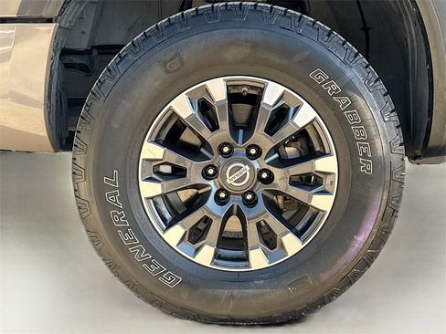 Used 2021 Nissan Titan PRO-4X w/ Pro-4x Convenience Package image 32