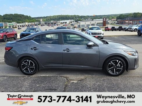 Used 2024 Nissan Sentra SV FWD image 9