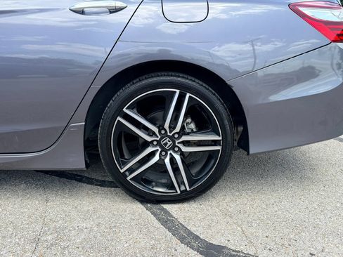 Used 2017 Honda Accord Sport Special Edition image 2