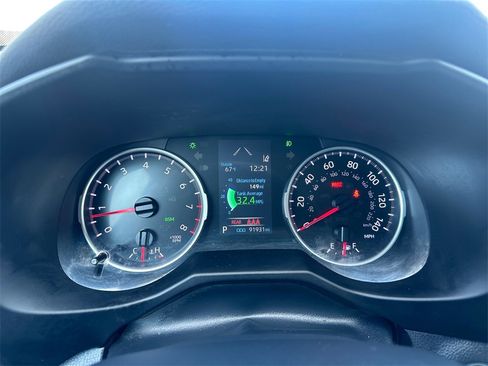 Used 2020 Toyota RAV4 XLE image 18