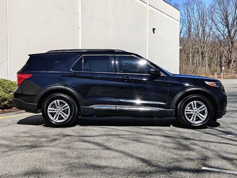 Used 2020 Ford Explorer XLT w/ Comfort Package image 2
