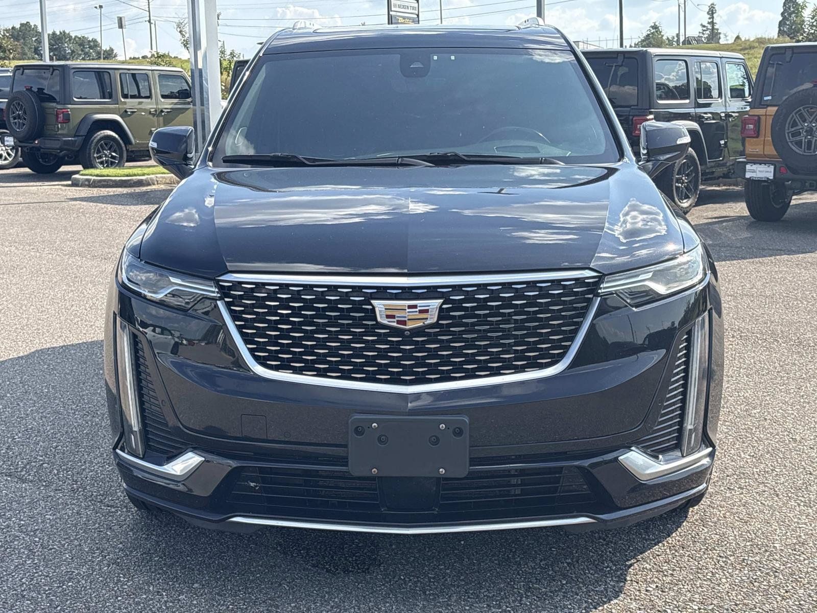 Used 2020 Cadillac XT6 Premium Luxury AWD/4WD image 2