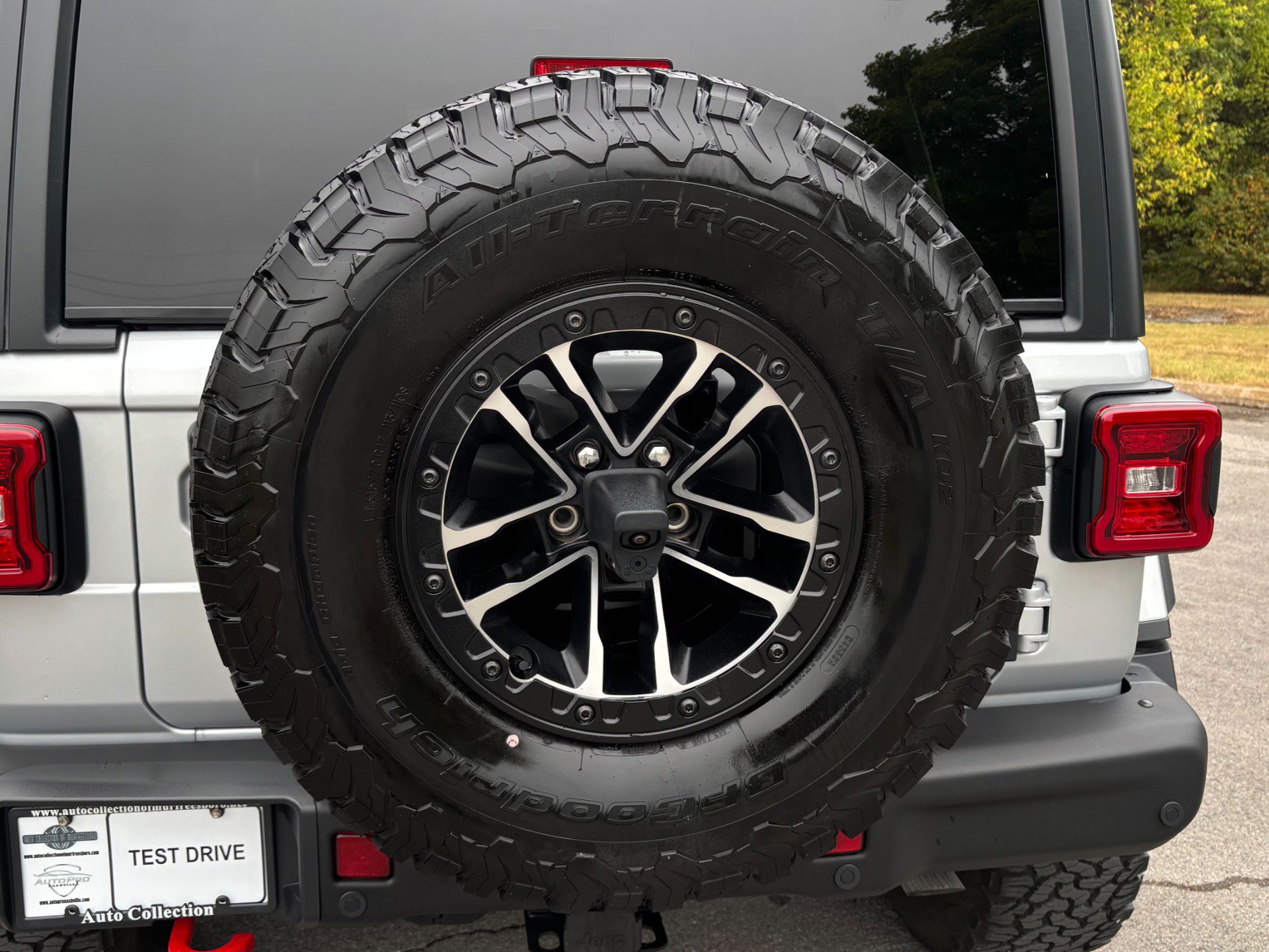 Used 2024 Jeep Wrangler Unlimited Rubicon AWD/4WD image 54