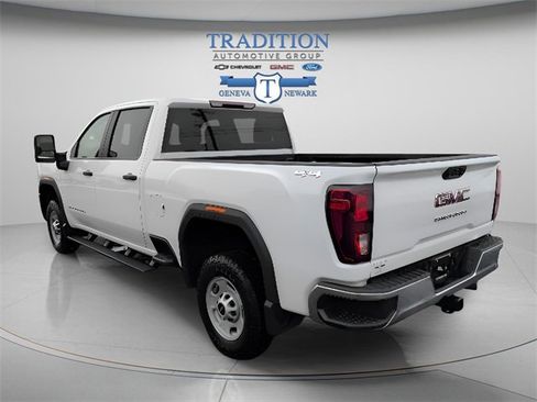 Used 2024 GMC Sierra 2500 Pro w/ Convenience Package image 3
