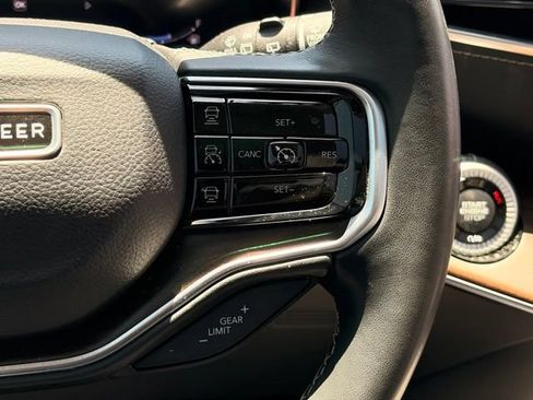 Used 2023 Jeep Grand Wagoneer 4WD image 17