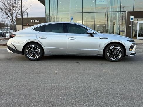 Used 2025 Hyundai Sonata SEL image 2