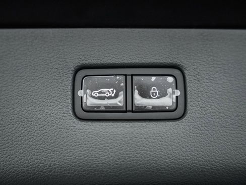 Used 2025 Genesis GV80 2.5T Prestige image 14