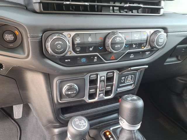 Used 2025 Jeep Wrangler Unlimited Sahara AWD/4WD image 26